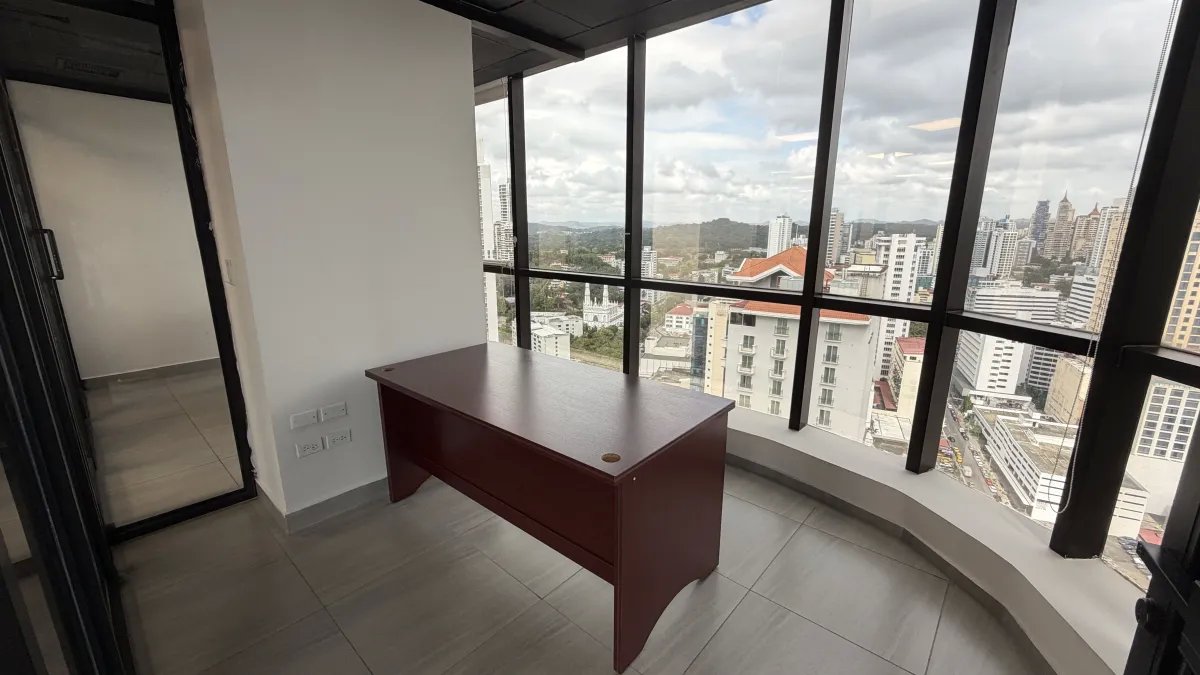 ALQUILER DE OFICINA AMOBLADA EN PLAZA BANCO GENERAL, CALLE 50