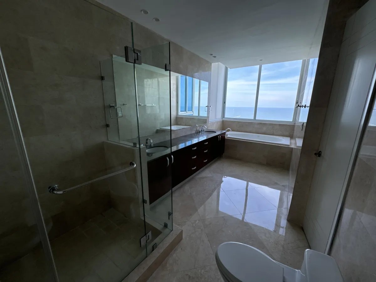 ALQUILER DE APARTAMENTO LINEA BLANCA EN PH THE POINT PUNTA PAITILLA