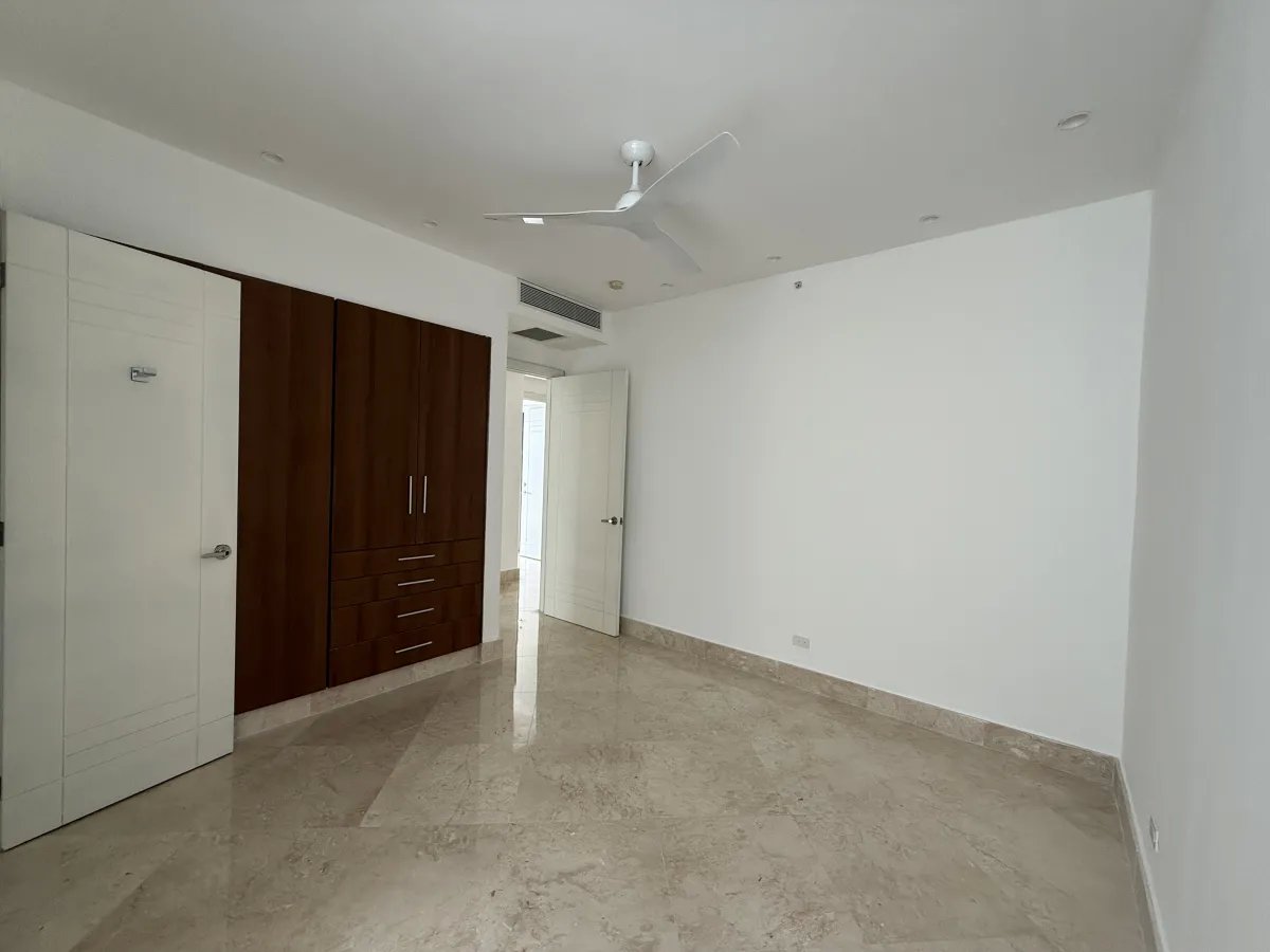 ALQUILER DE APARTAMENTO LINEA BLANCA EN PH THE POINT PUNTA PAITILLA