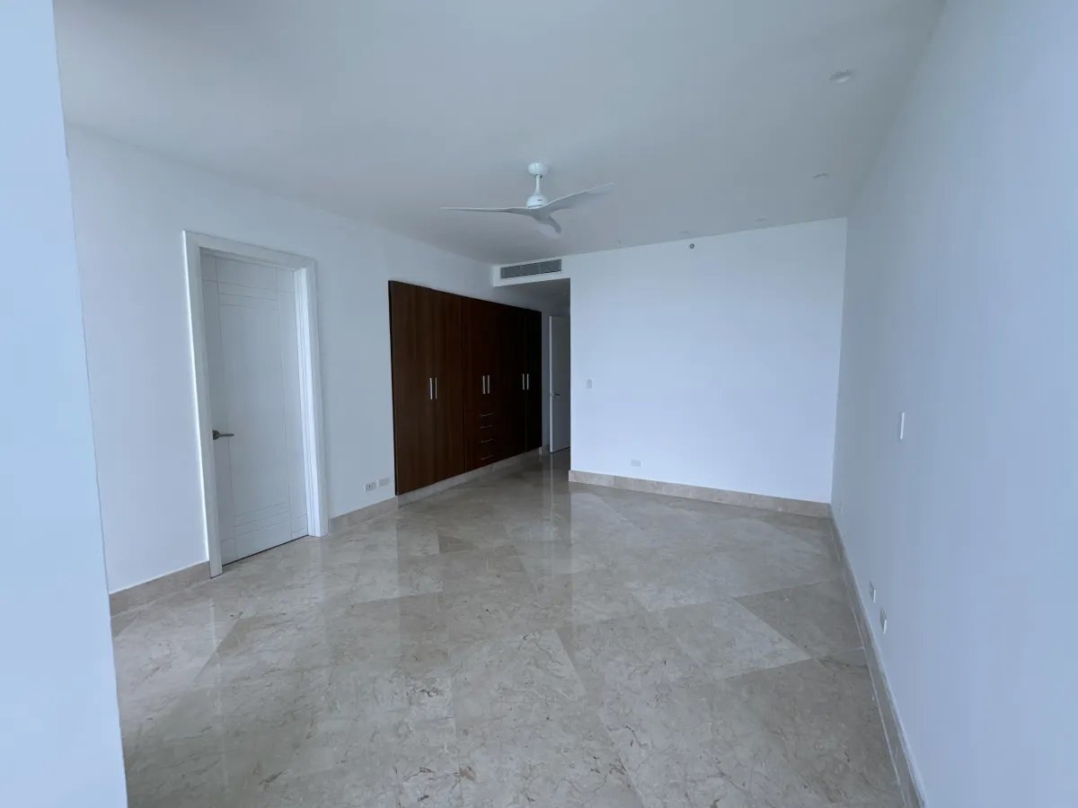 ALQUILER DE APARTAMENTO LINEA BLANCA EN PH THE POINT PUNTA PAITILLA