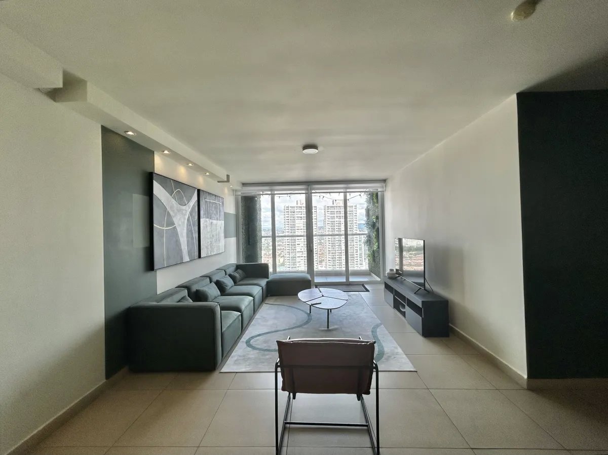 Alquiler de Apartamento Amoblado de 205m² en PH Country Club, Costa del Este