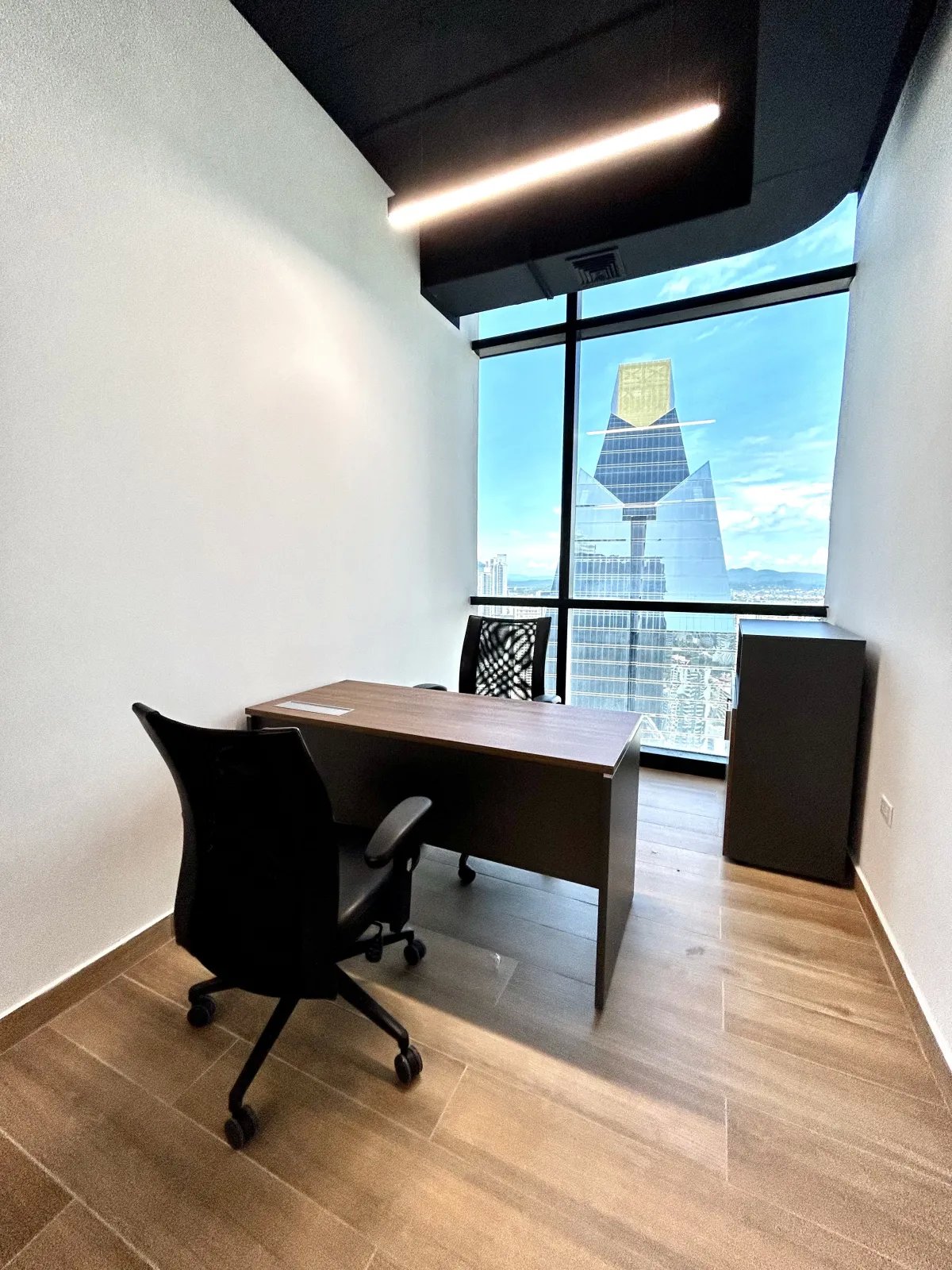 Oficina Amoblada de 154m² en Tower Financial Center, Calle 50  Lista para Ocupar