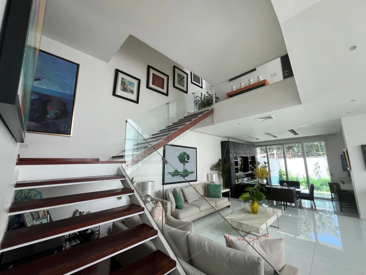Duplex Moderno con Piscina en Altos del Golf