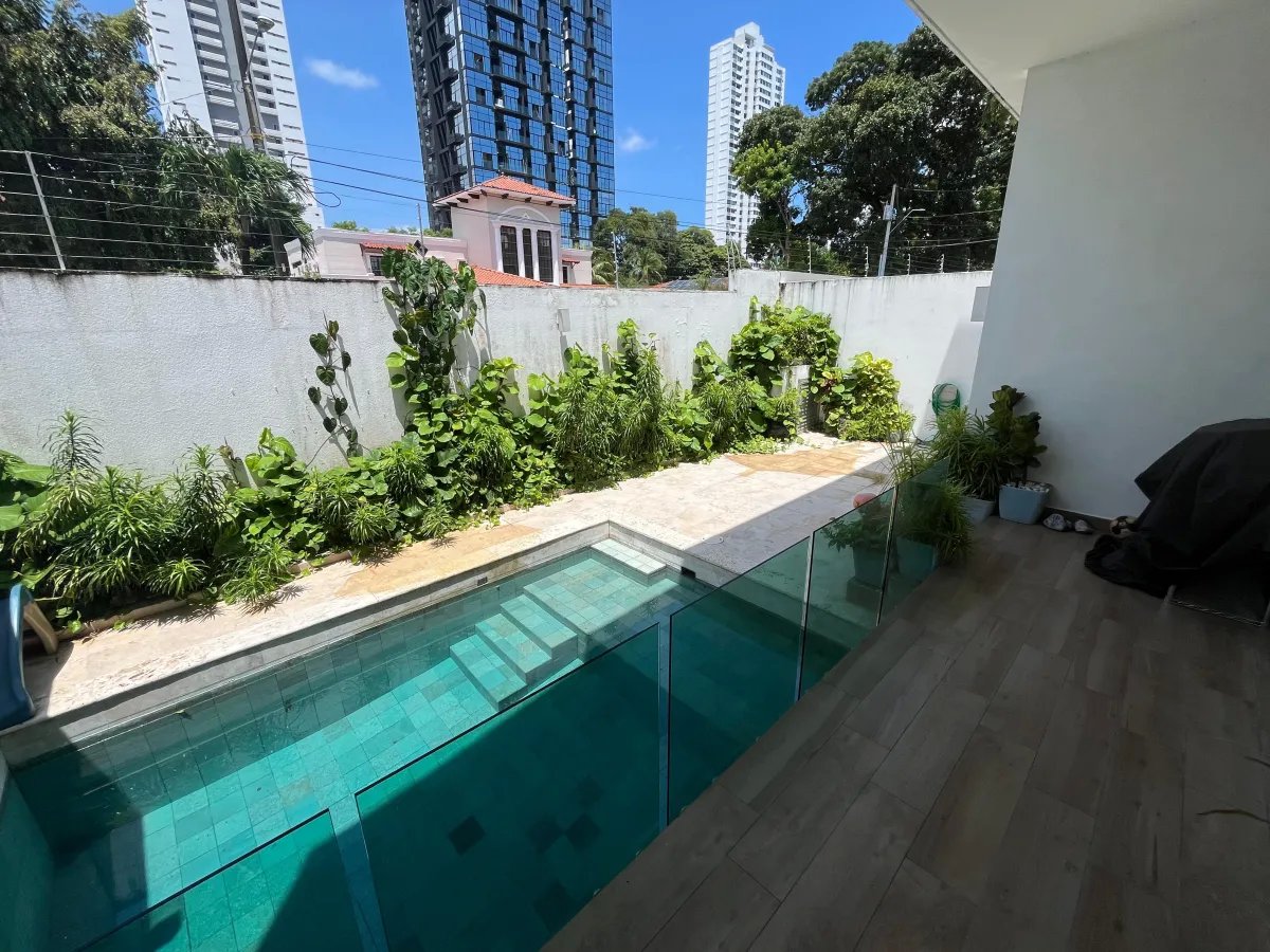 Duplex Moderno con Piscina en Altos del Golf