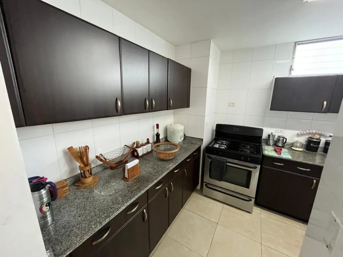 Espacioso Apartamento de 3 Recámaras con Vista al Mar