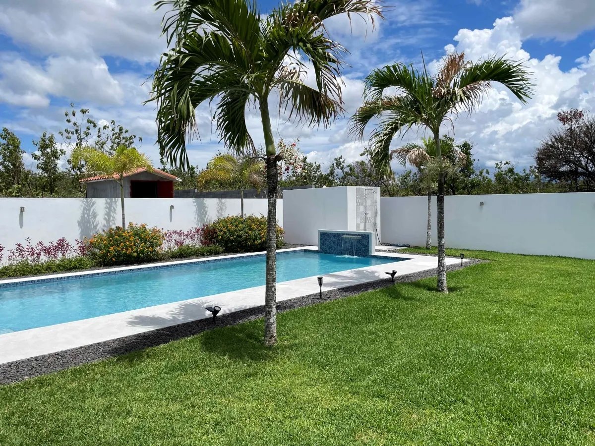 Casa unfamiliar de 2 habitaciones, estilo europeo, con piscina y acaba...