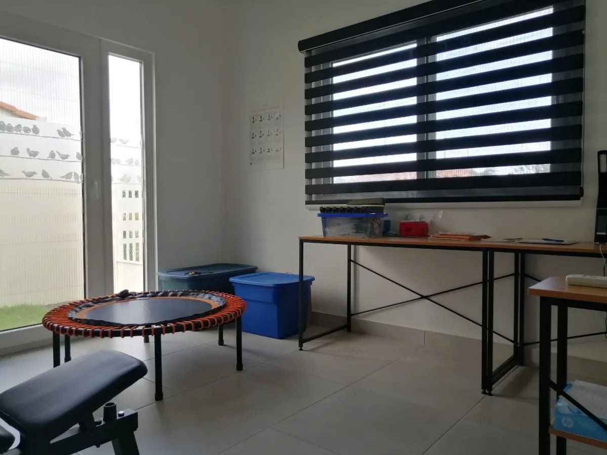 Casa unfamiliar de 2 habitaciones, estilo europeo, con piscina y acabados de primera línea.
