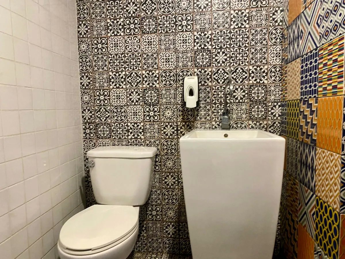 ALQUILER DE CASA COMERCIAL DE 5 NIVELES, EN CASCO VIEJO, PANAMA