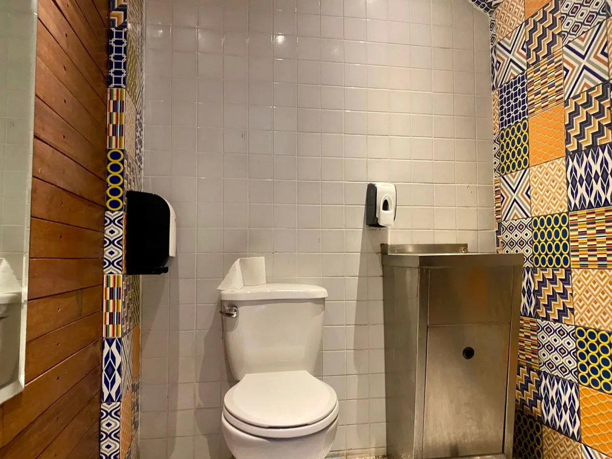 ALQUILER DE CASA COMERCIAL DE 5 NIVELES, EN CASCO VIEJO, PANAMA
