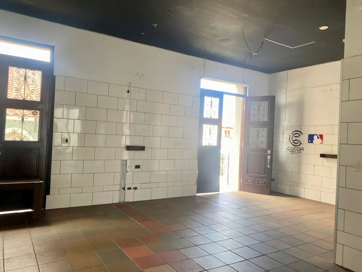 ALQUILER DE CASA COMERCIAL DE 5 NIVELES, EN CASCO VIEJO, PANAMA