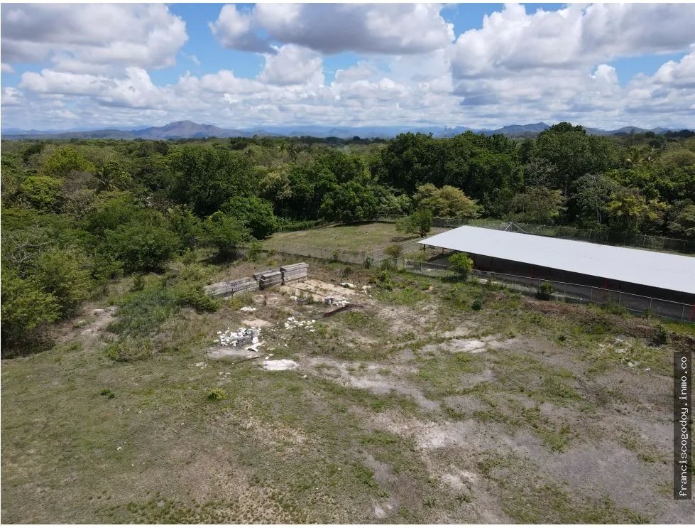 Venta de terreno y estructura en El Coco, Penonomé