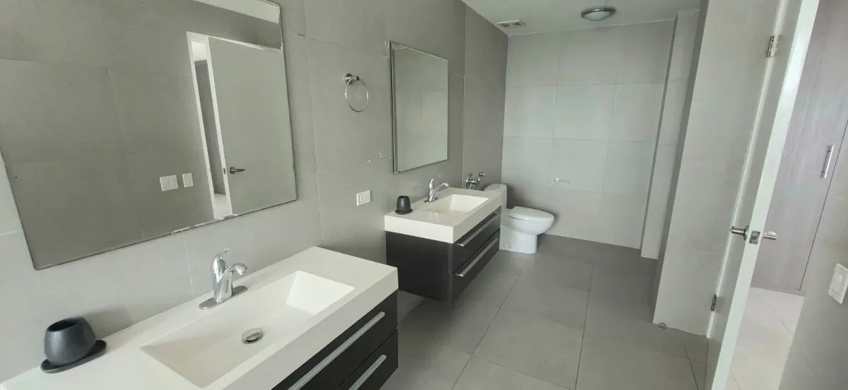 VENTA O ALQUILER EN PH YATCH CLUB AVENIDA BALBOA