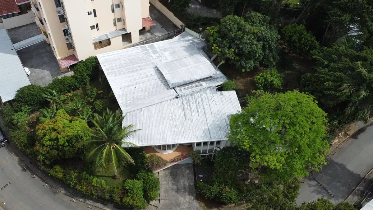 Venta de Casa con terreno - en El Carmen POR DEBAJO DEL AVALUO