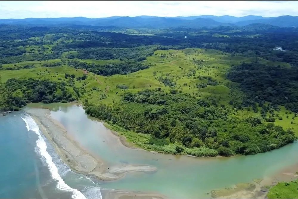 Venta de Terreno frente al Mar en Cuango, Colon