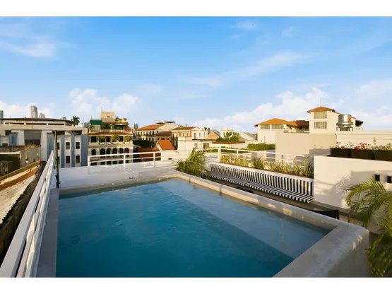 VENTA DE APARTAMENTO AMOBLADO EN PH MANSIÓN BALUARTE CASCO ANTIGUO