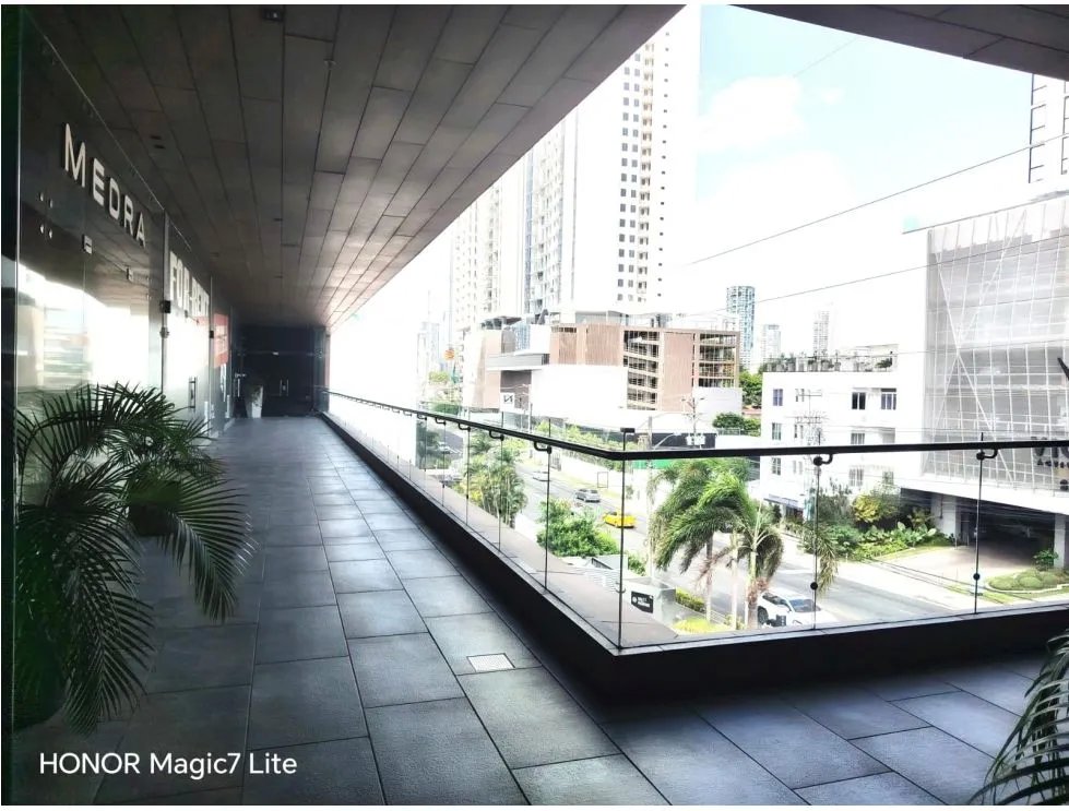 Local Comercial en Alquiler - 116m² en The Plaza, Coco del Mar