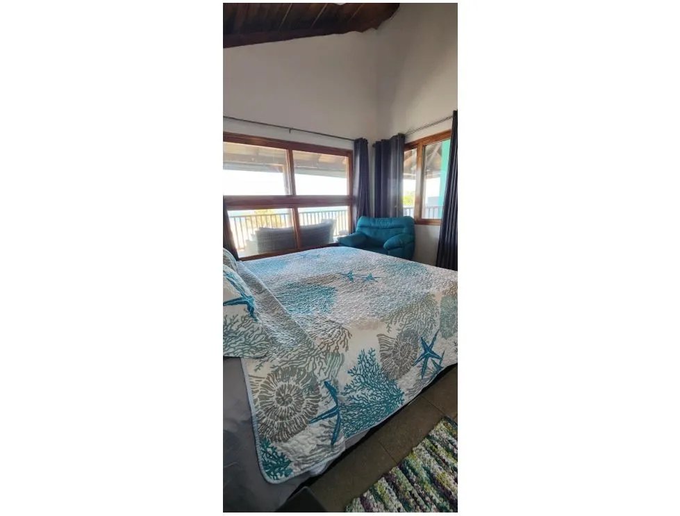 Venta de casa frente al mar en Playa Uverito