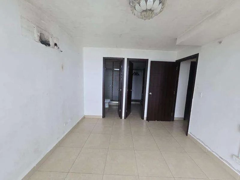 Venta de apartamento en PH King's Park, Condado del Rey