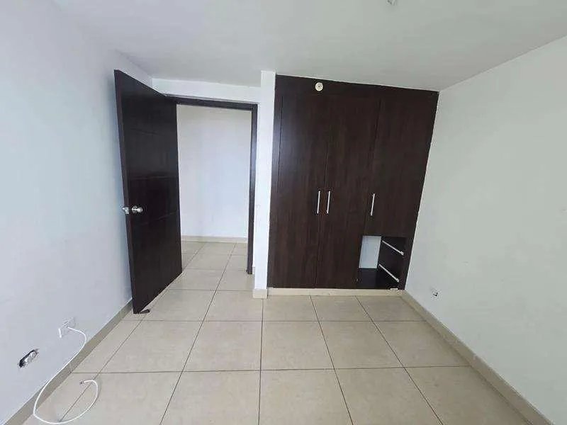 Venta de apartamento en PH King's Park, Condado del Rey
