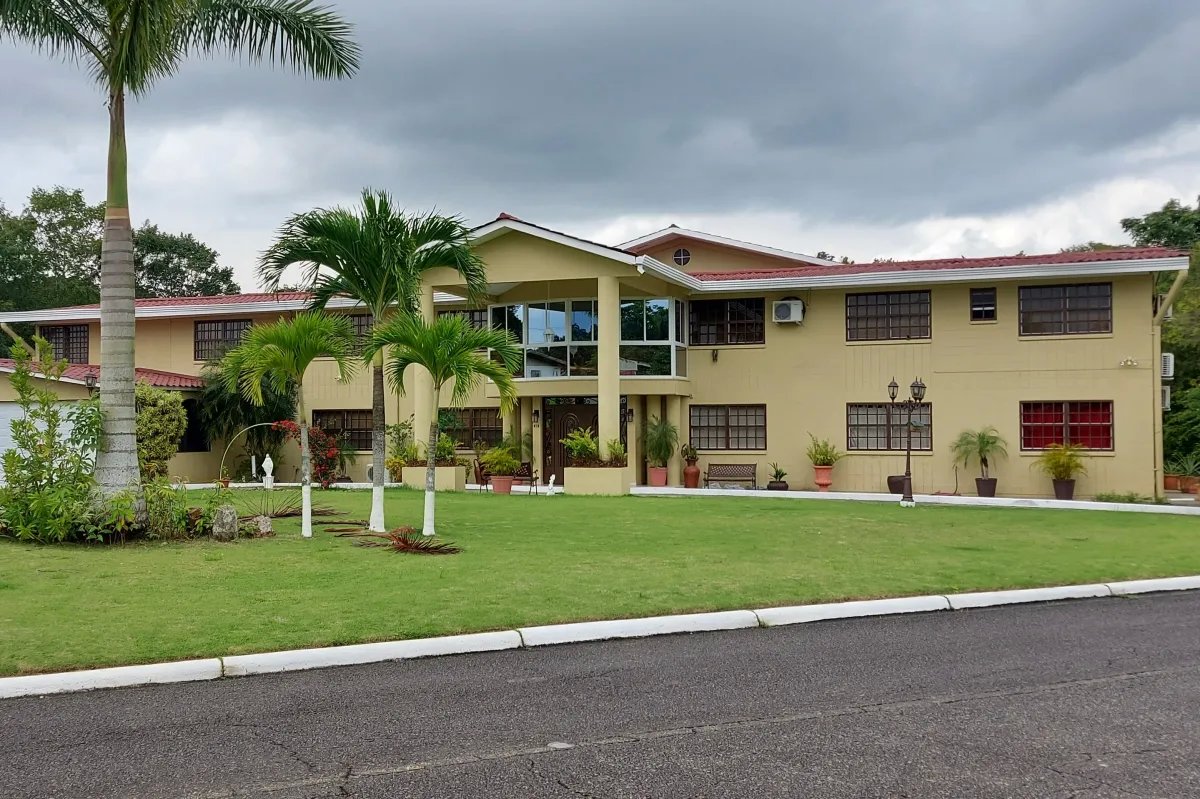 Para inversionistas: Se vende complejo residencial en Clayton