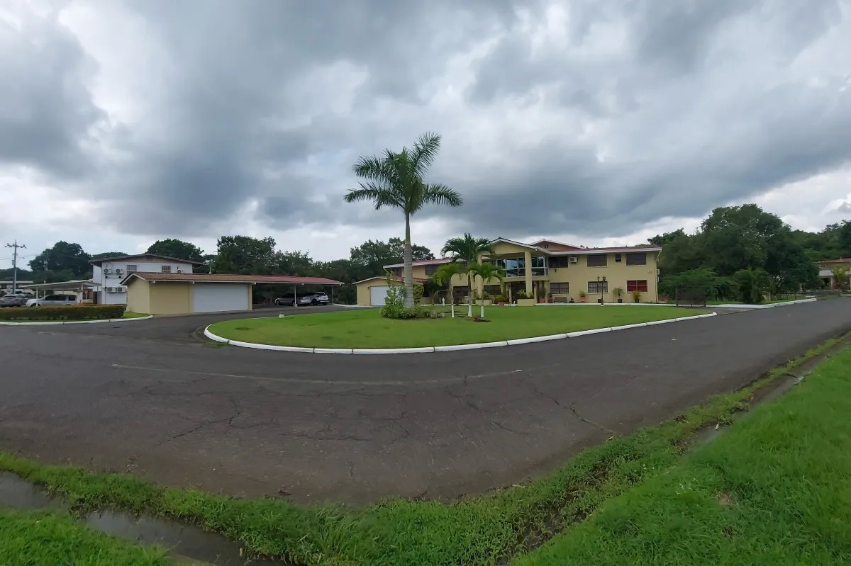 Para inversionistas: Se vende complejo residencial en Clayton