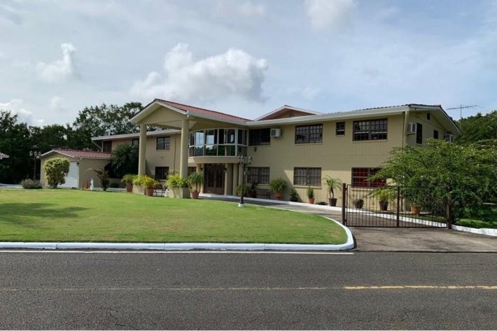 Para inversionistas: Se vende complejo residencial en Clayton