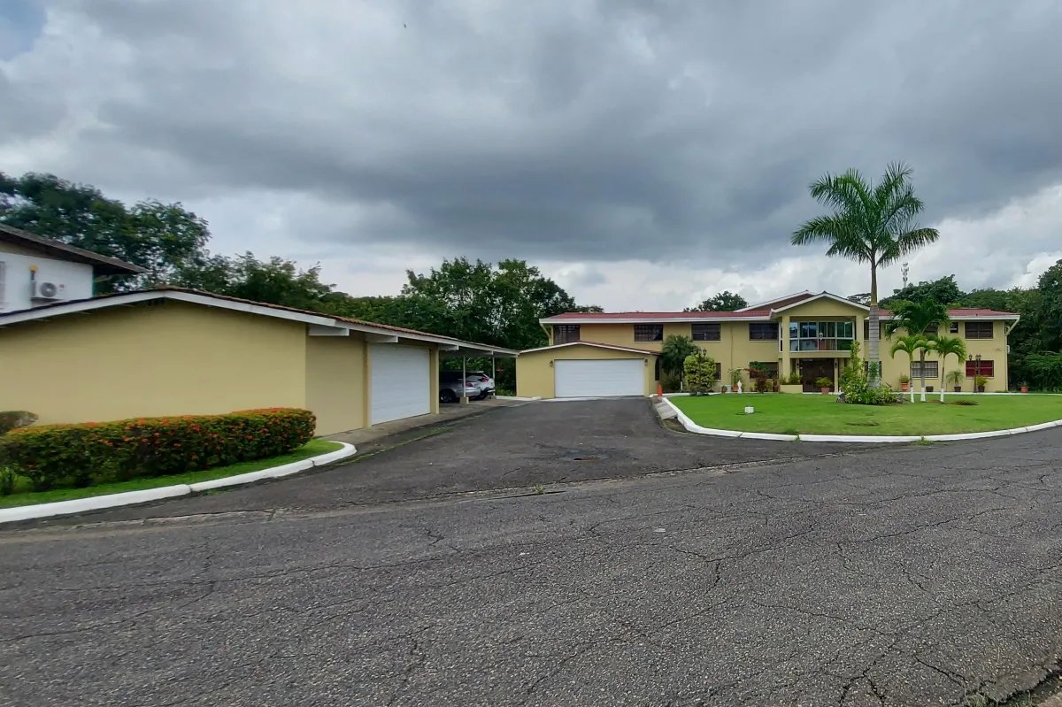 Para inversionistas: Se vende complejo residencial en Clayton
