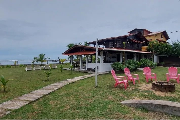 Se Vende Casa frente al mar en Viento Frío, Colón