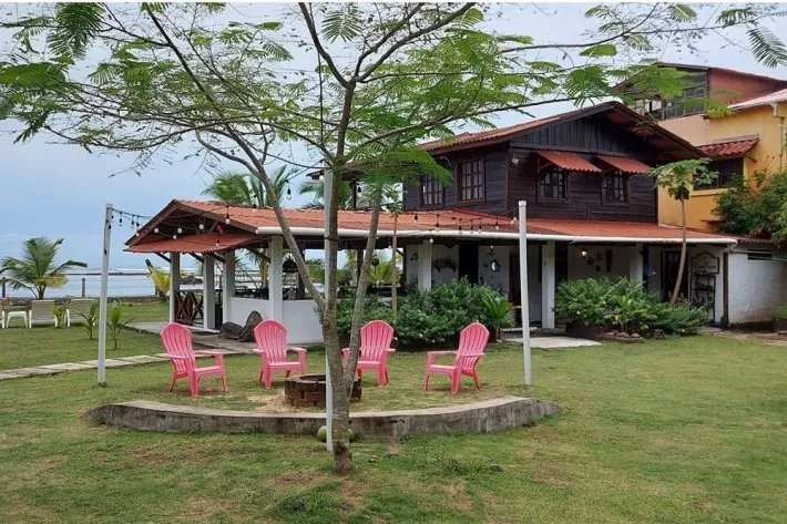 Se Vende Casa frente al mar en Viento Frío, Colón