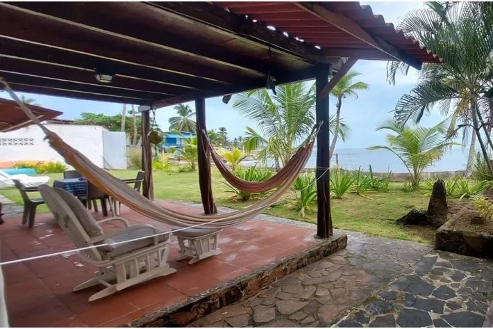 Se Vende Casa frente al mar en Viento Frío, Colón