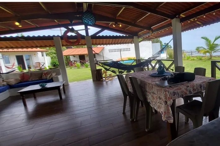 Se Vende Casa frente al mar en Viento Frío, Colón