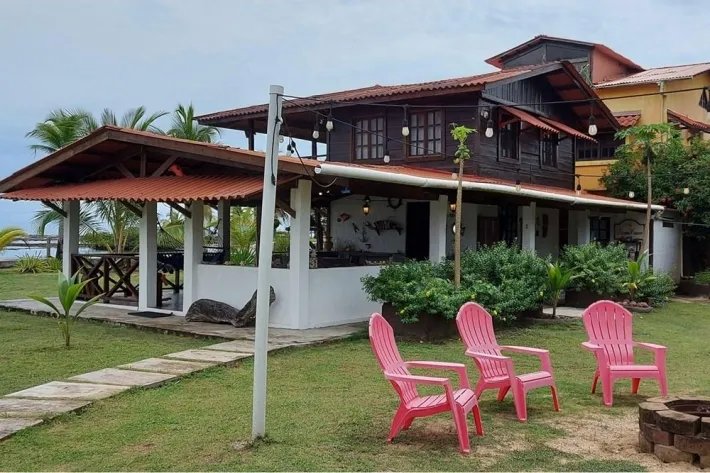Se Vende Casa frente al mar en Viento Frío, Colón