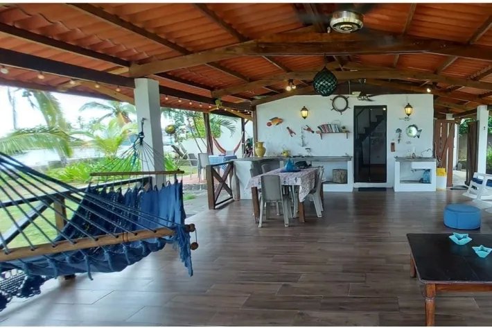 Se Vende Casa frente al mar en Viento Frío, Colón