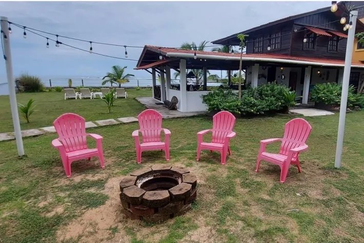Se Vende Casa frente al mar en Viento Frío, Colón
