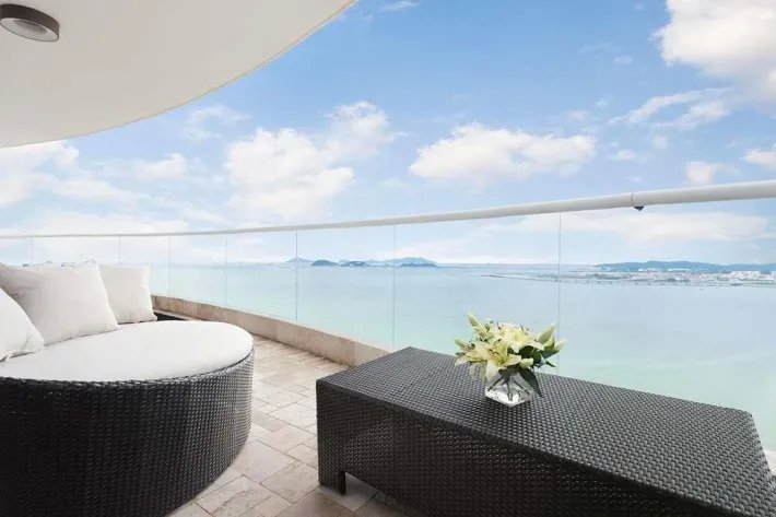 For Sale Luxurious Apartment in The Point
