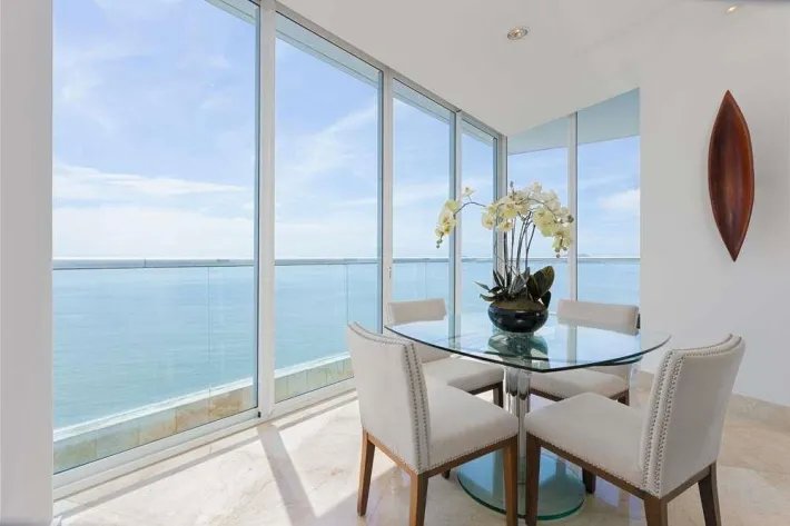 For Sale Luxurious Apartment in The Point