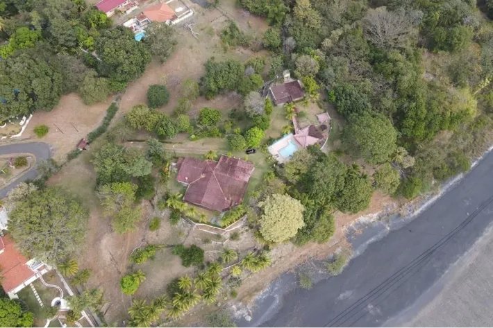 Se vende casa frente al mar en Costa Esmeralda, San Carlos