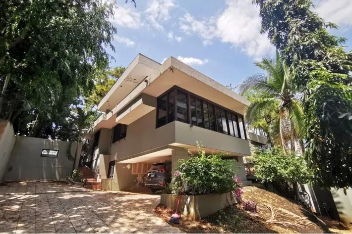 Venta de casa en esquina en Punta Paitilla, Panamá