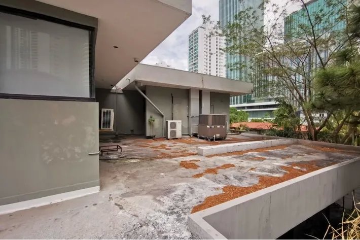 Corner house for sale in Punta Paitilla, Panama