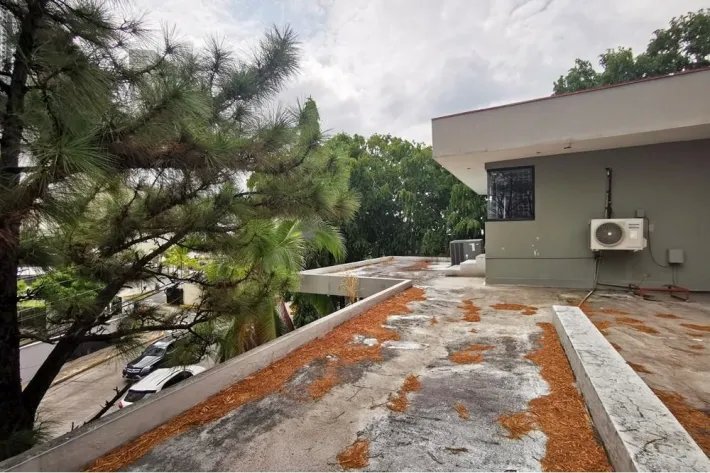 Corner house for sale in Punta Paitilla, Panama