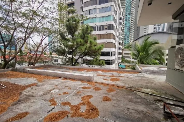 Corner house for sale in Punta Paitilla, Panama