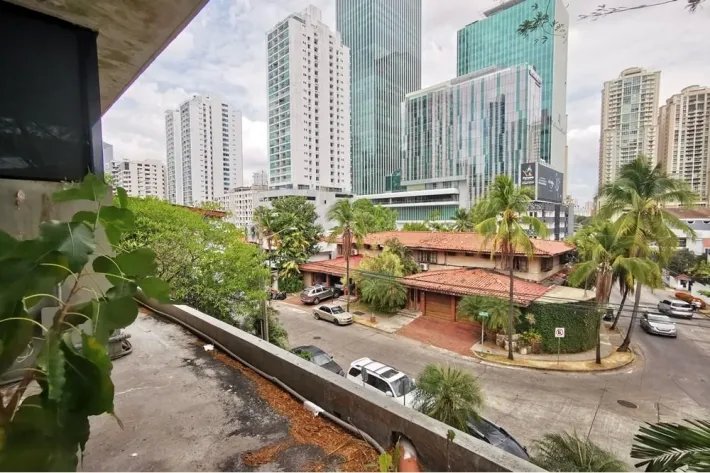 Corner house for sale in Punta Paitilla, Panama