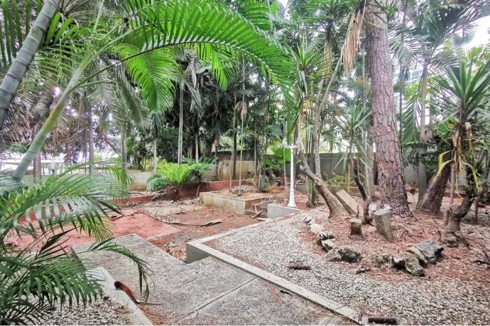 Corner house for sale in Punta Paitilla, Panama