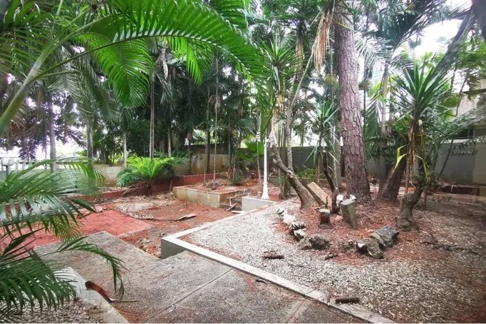 Corner house for sale in Punta Paitilla, Panama