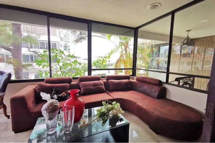 Corner house for sale in Punta Paitilla, Panama