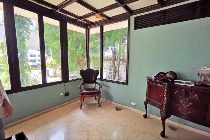 Corner house for sale in Punta Paitilla, Panama