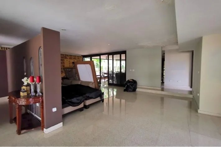 Corner house for sale in Punta Paitilla, Panama