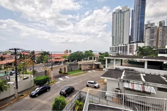 Venta de casa con terreno en Punta Paitilla, Panamá