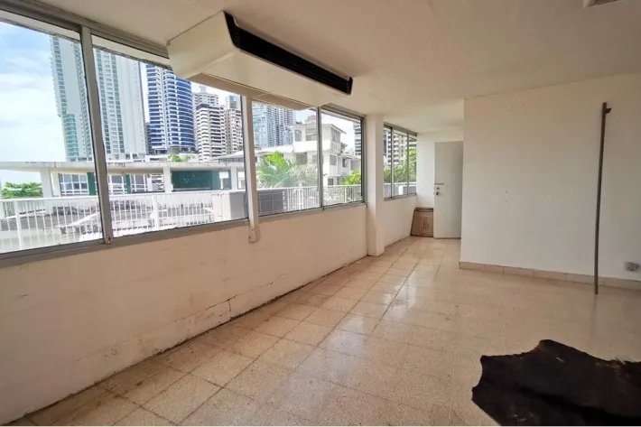 Venta de casa con terreno en Punta Paitilla, Panamá