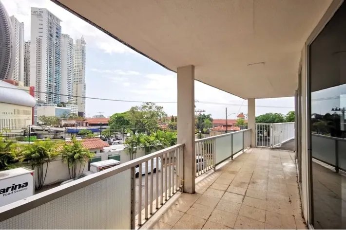 Venta de casa con terreno en Punta Paitilla, Panamá